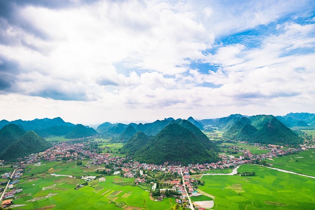 Hyun Bin dan Son Ye-jin Buat Sejarah Baru di Blue Dragon Film Awards
