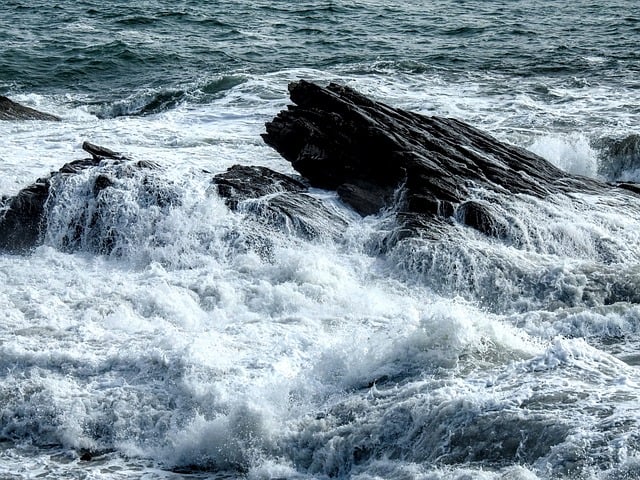 Ramai Jabodetabek Dihantam ‘Garis Badai’ saat Malam Tahun Baru, BMKG Buka Suara
